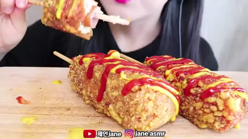 چالش فود اسمر خوردن کورن داگ