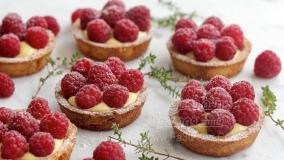 طرز تهیه شیرینی تمشک