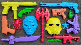 بازی با تفنگ های اسباب بازی و حمله به ابرقهرمانان :: اسباب بازی کودکانه