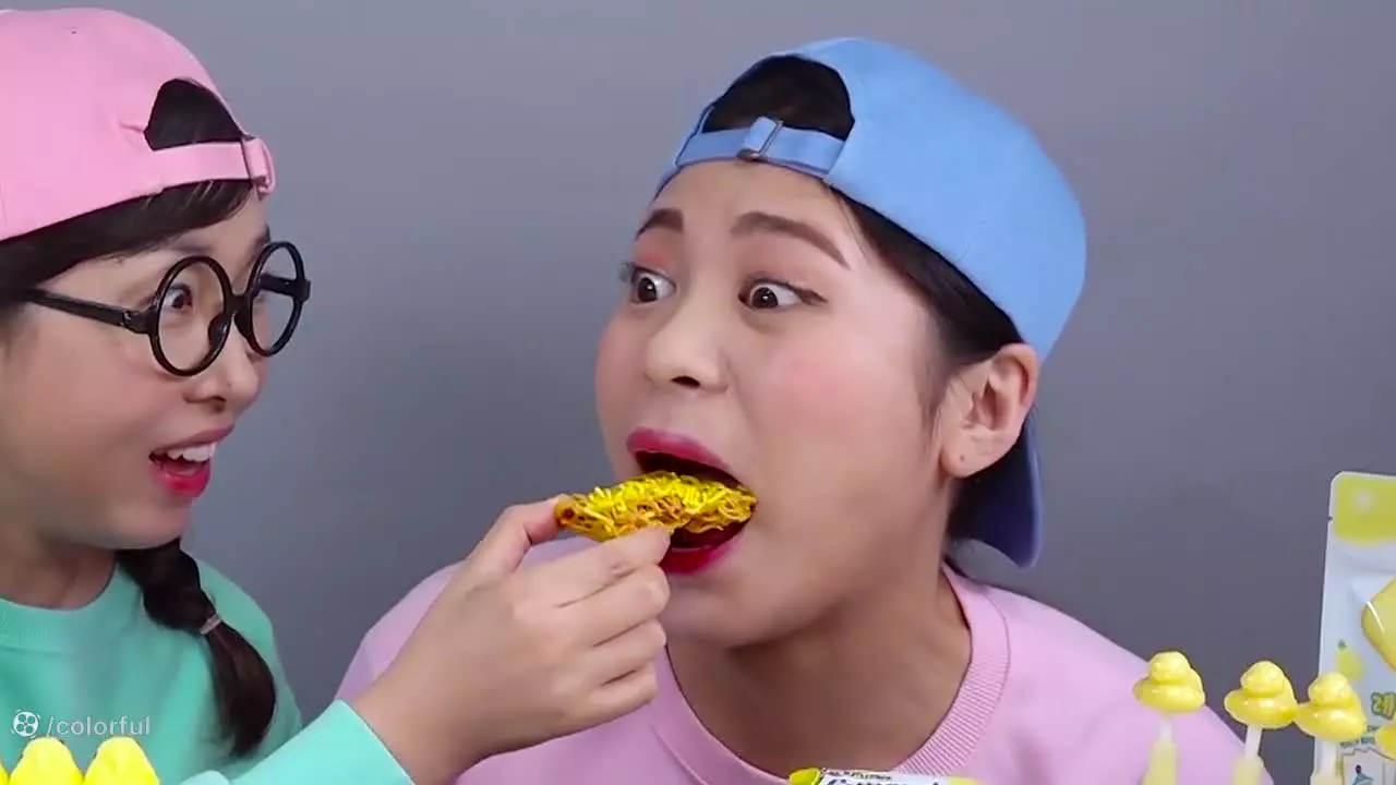 چالش غذایی دونا: تجربه لذت‌های کره‌ای با دوستان!