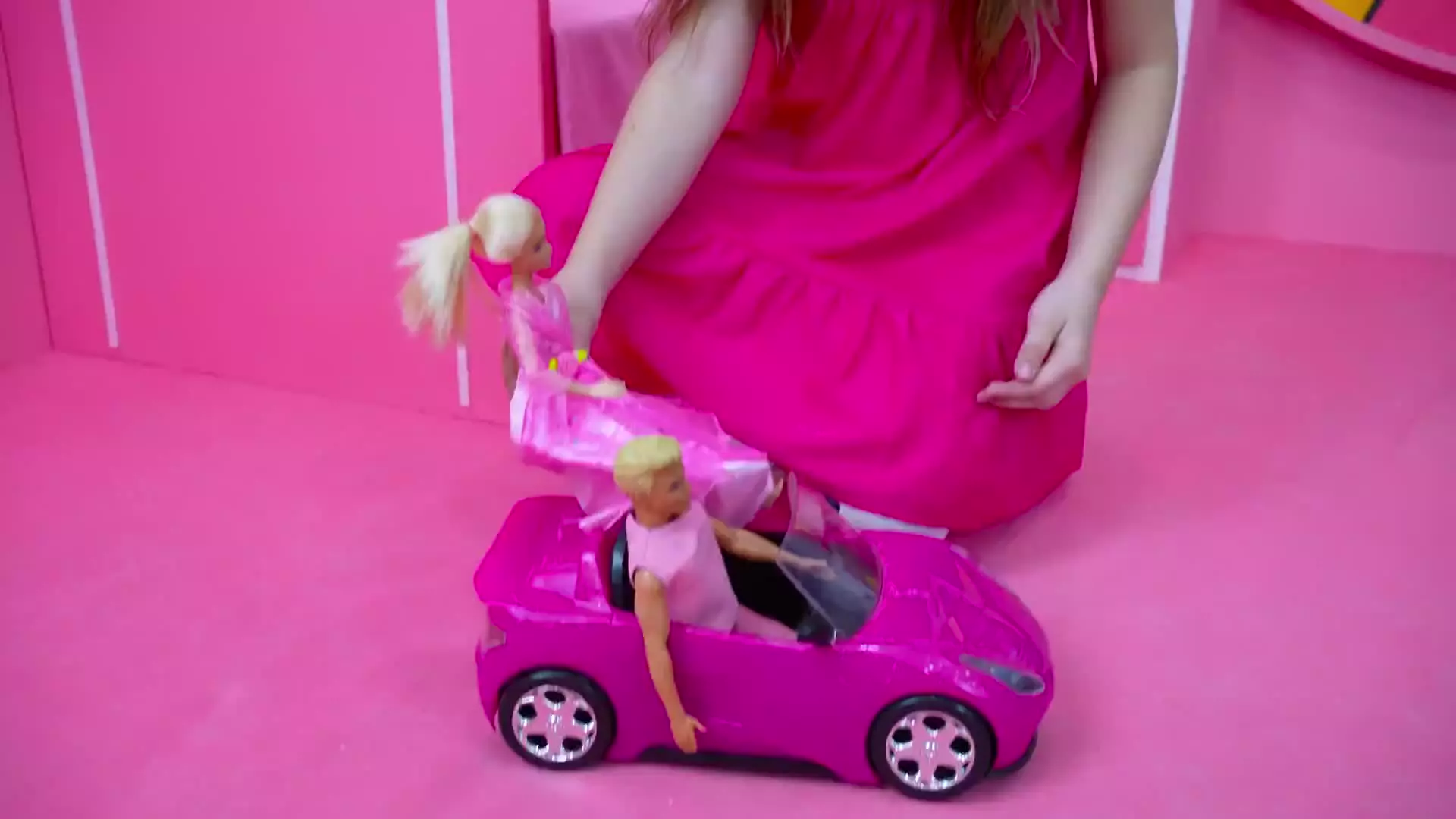 عروسک بازی با ایوا: سرگرمی‌های جذاب برای کودکان