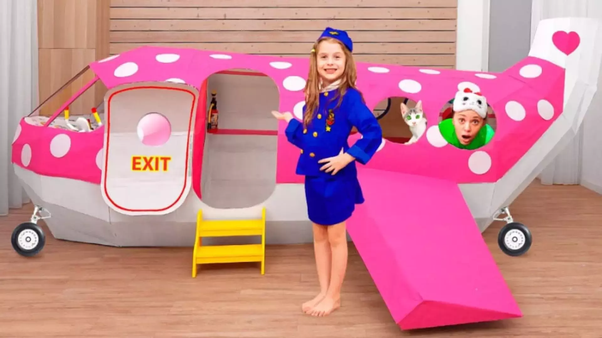 برنامه کودک جدید: همراه با آیوا و مامان در دزد بازی