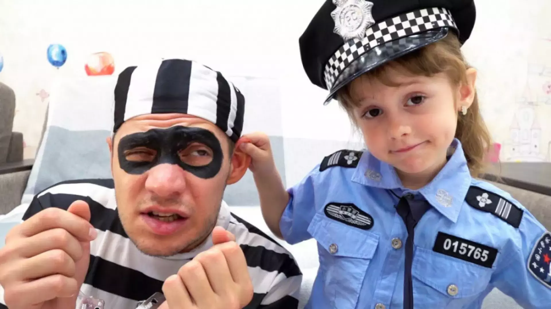 ماجراجویی‌های ایوا و مامان: پلیس بازی هیجان‌انگیز