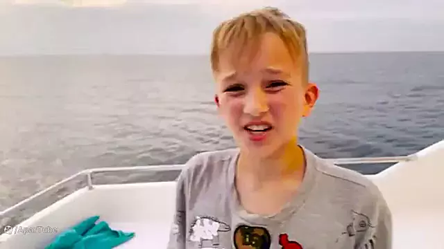 کارتون پسرانه ولاد و نیکی / انجام تفریحات آبی در مسافرت / ولادشو