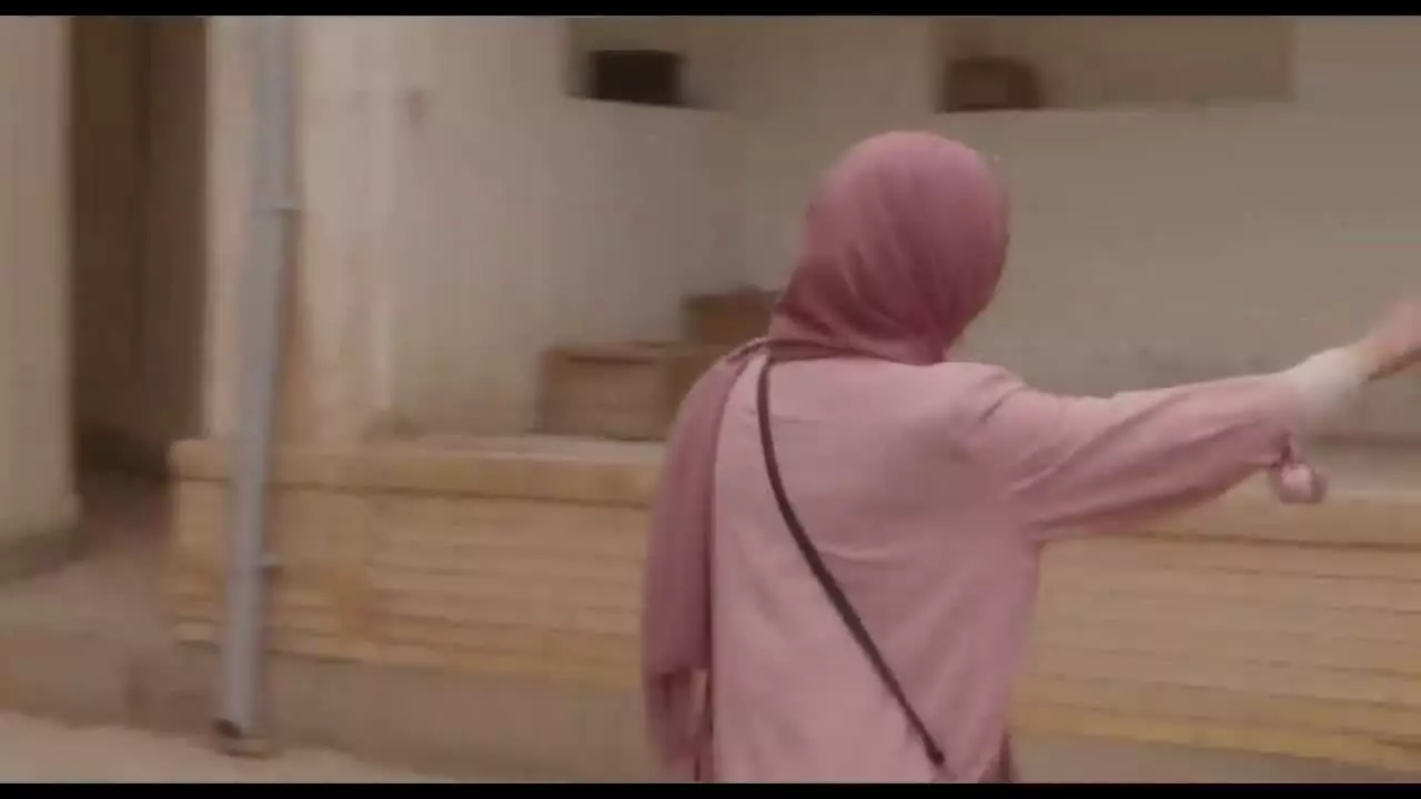 دانلود فیلم عامه پسند - هوتن شکیبا