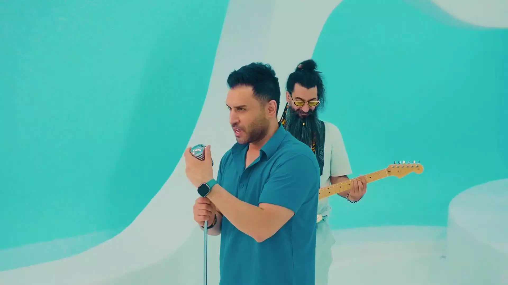 موزیک ویدیوی آهنگ قشنگی با صدای حسین توکلی