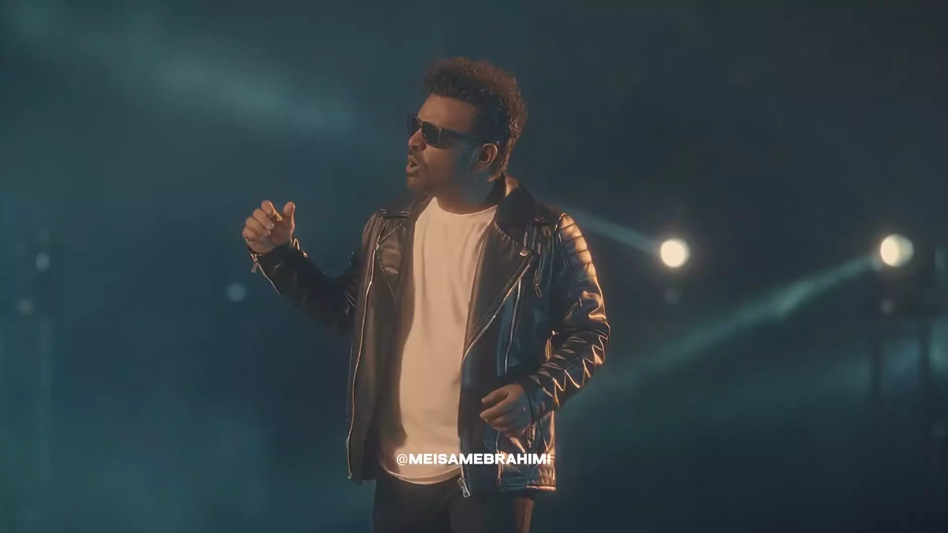 موزیک ویدیوی آهنگ شال سیاه با صدای میثم ابراهیمی