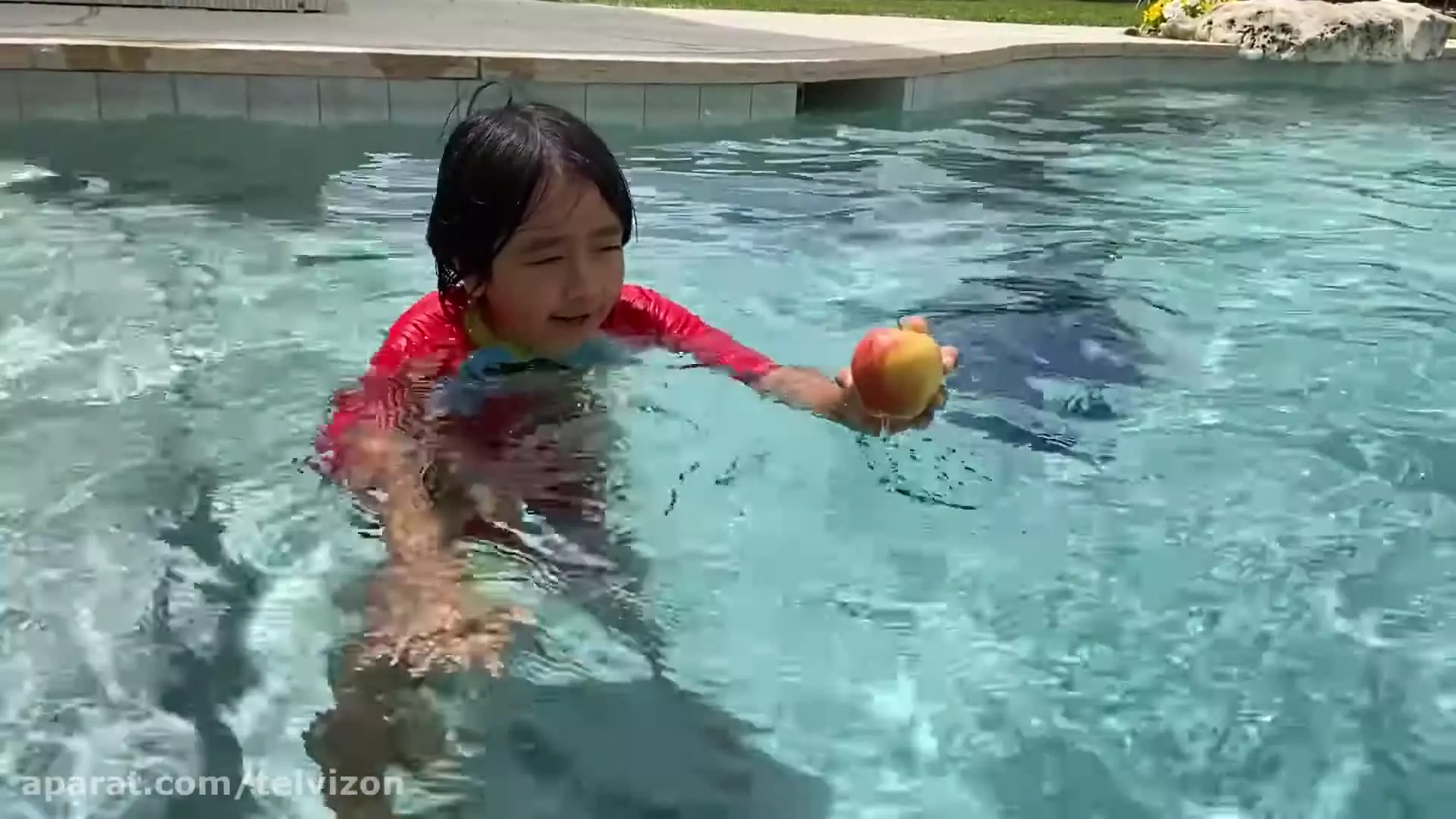 روی آب شناور میمونه یا غرق میشه؟ | دنیای رایان (قسمت 1968)