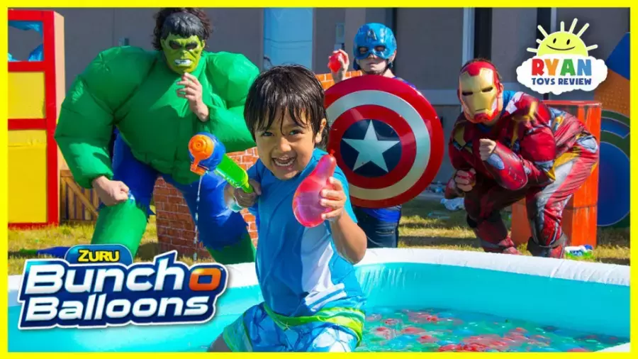 این قسمت جنگ آب در حیاط خانه | کارتون دنیای رایان