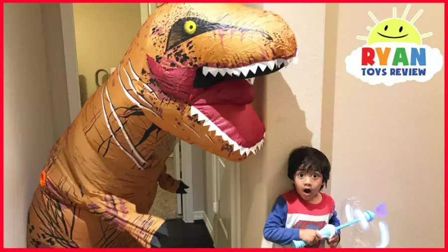 دایناسور گنده | دنیای رایان (قسمت 643)