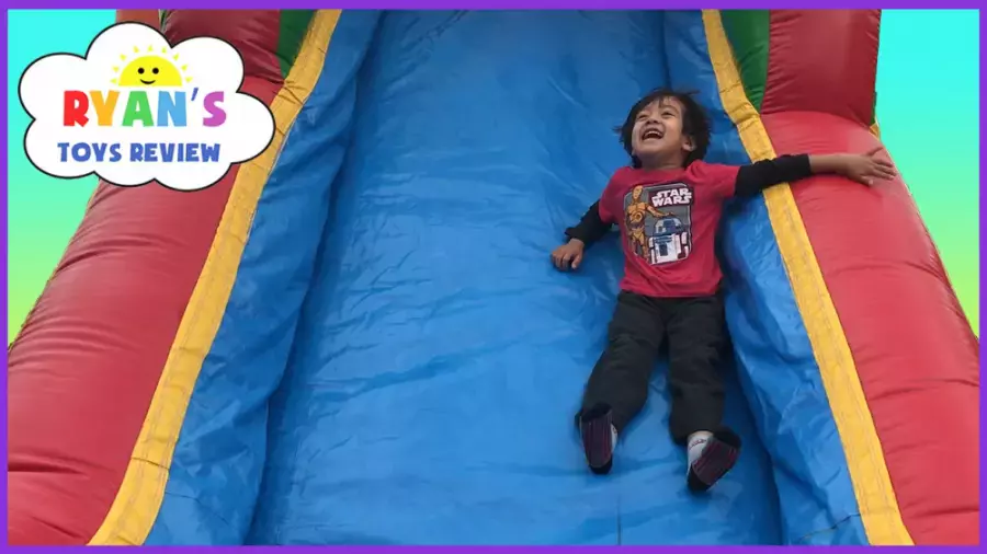 بازی روی سرسره بادی | دنیای رایان (قسمت 615)