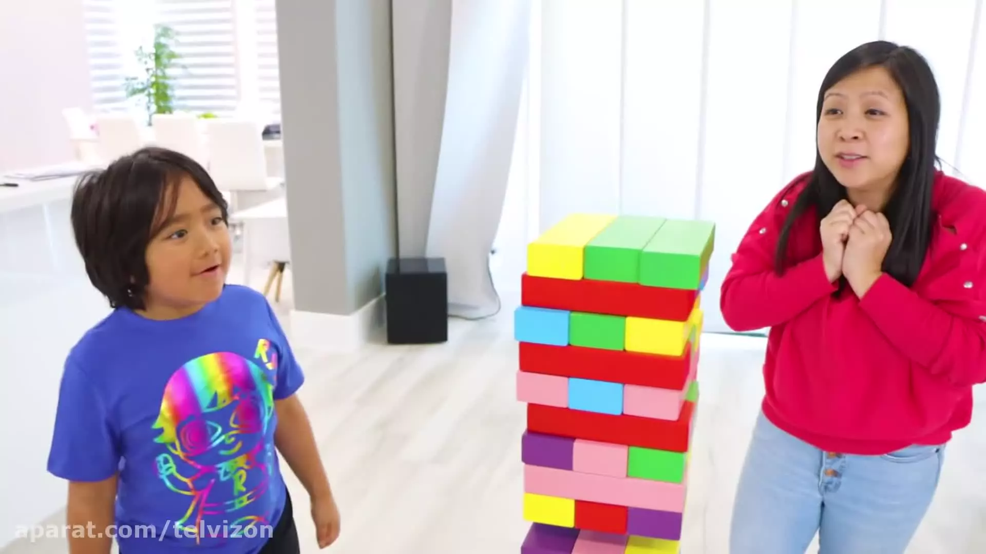 بازی جنگا یا برج هیجان با مامان | دنیای رایان (قسمت 1765)