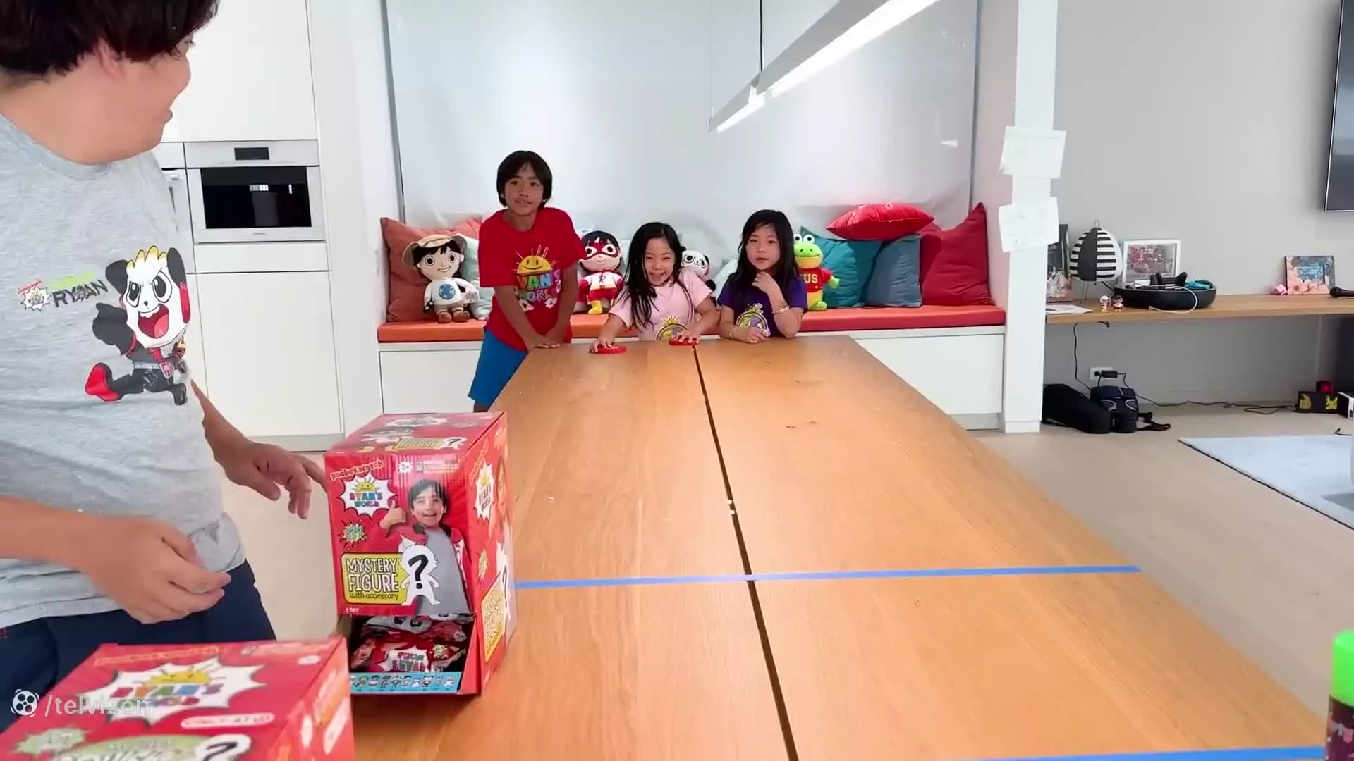 چالش و بازی رایان و خواهرانش  | دنیای رایان (قسمت 2497)