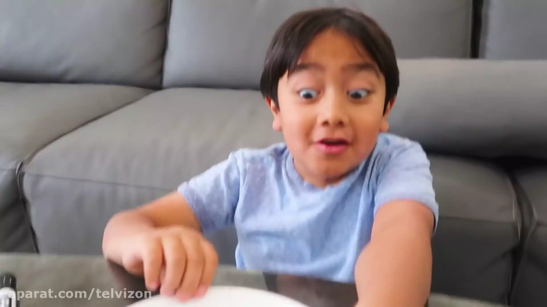 ماژیک جادویی که رنگش روی آب شناور میشود | دنیای رایان (قسمت 1657)