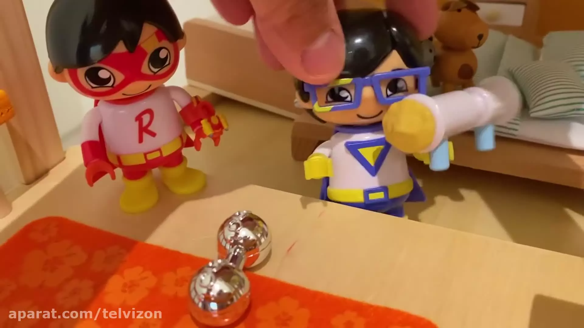 بازی با خانه عروسکی بزرگ  | دنیای رایان (قسمت 2035)