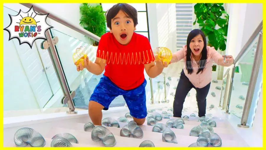 بازی با فنرها به همراه مامان | دنیای رایان (قسمت 1791)