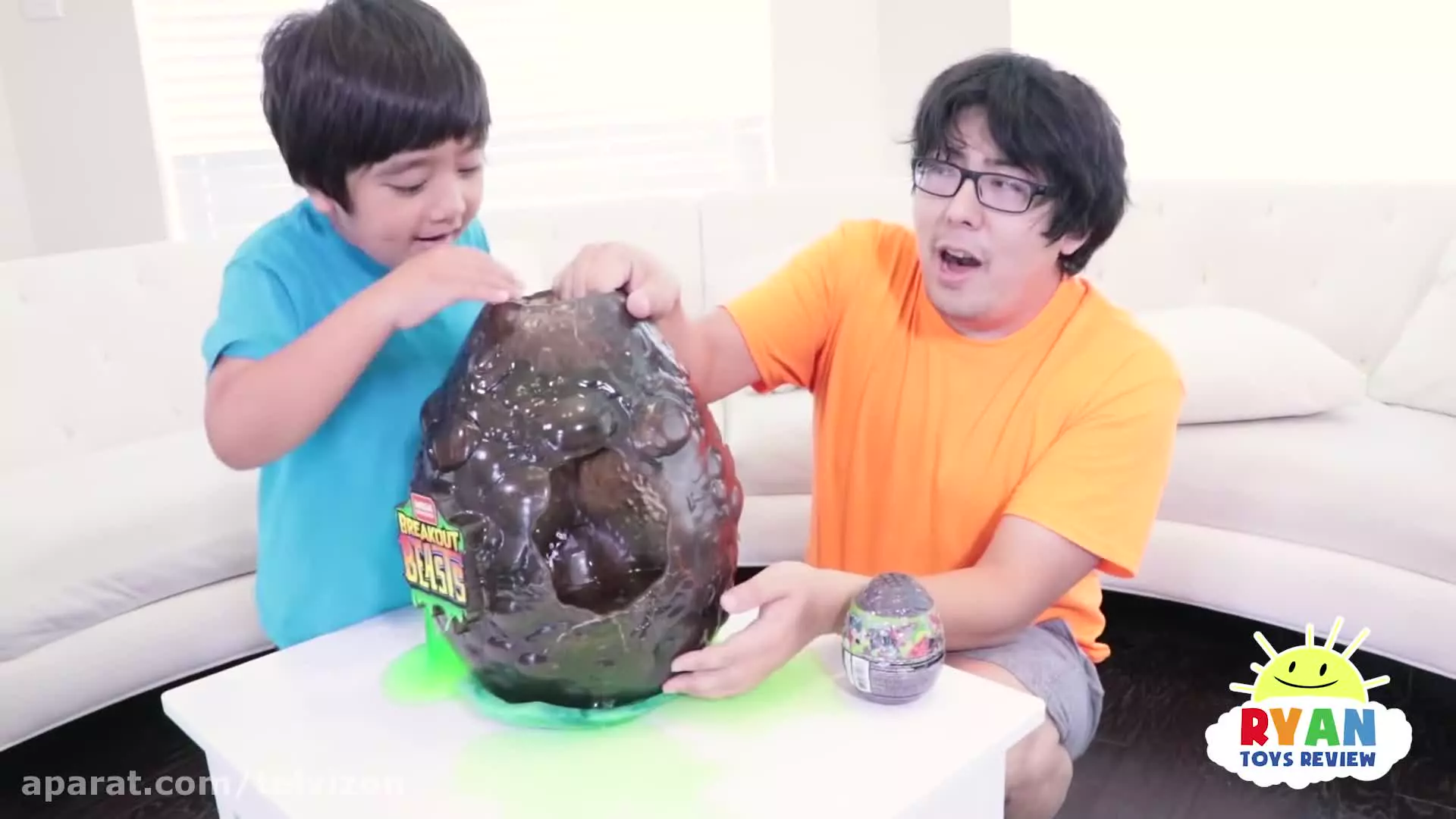 باز کردن تخم های سورپرایزی | دنیای رایان (قسمت 1154)