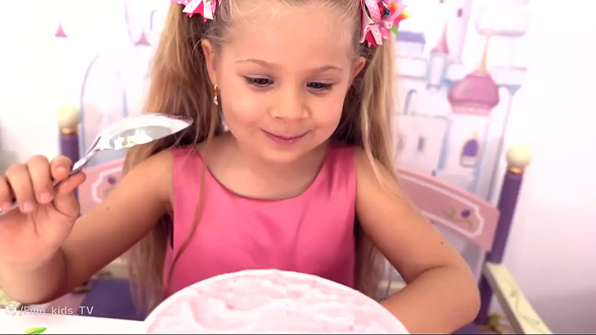 دنیای خوشمزه دیانا و روما: سفر به دنیای بستنی‌های رنگارنگ!