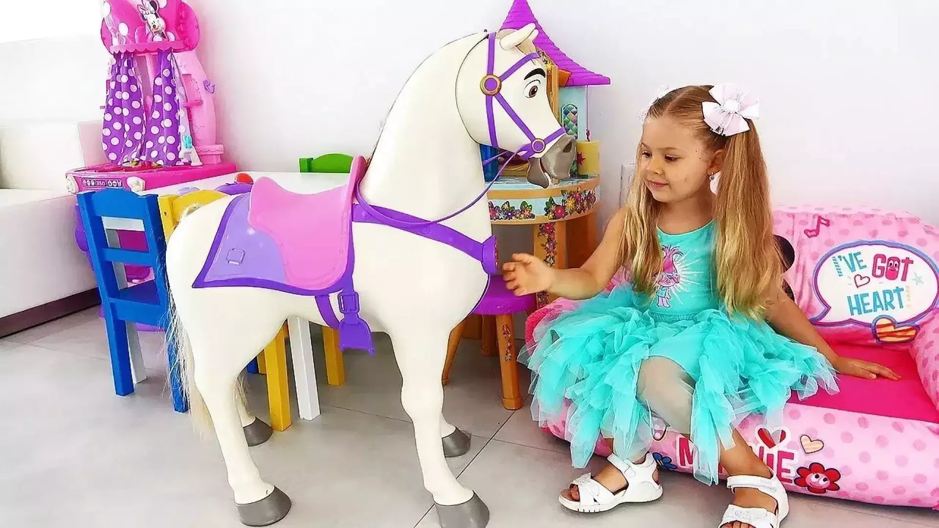 برنامه کودک دیانا و روما: دیانا و اسب کوچکش!