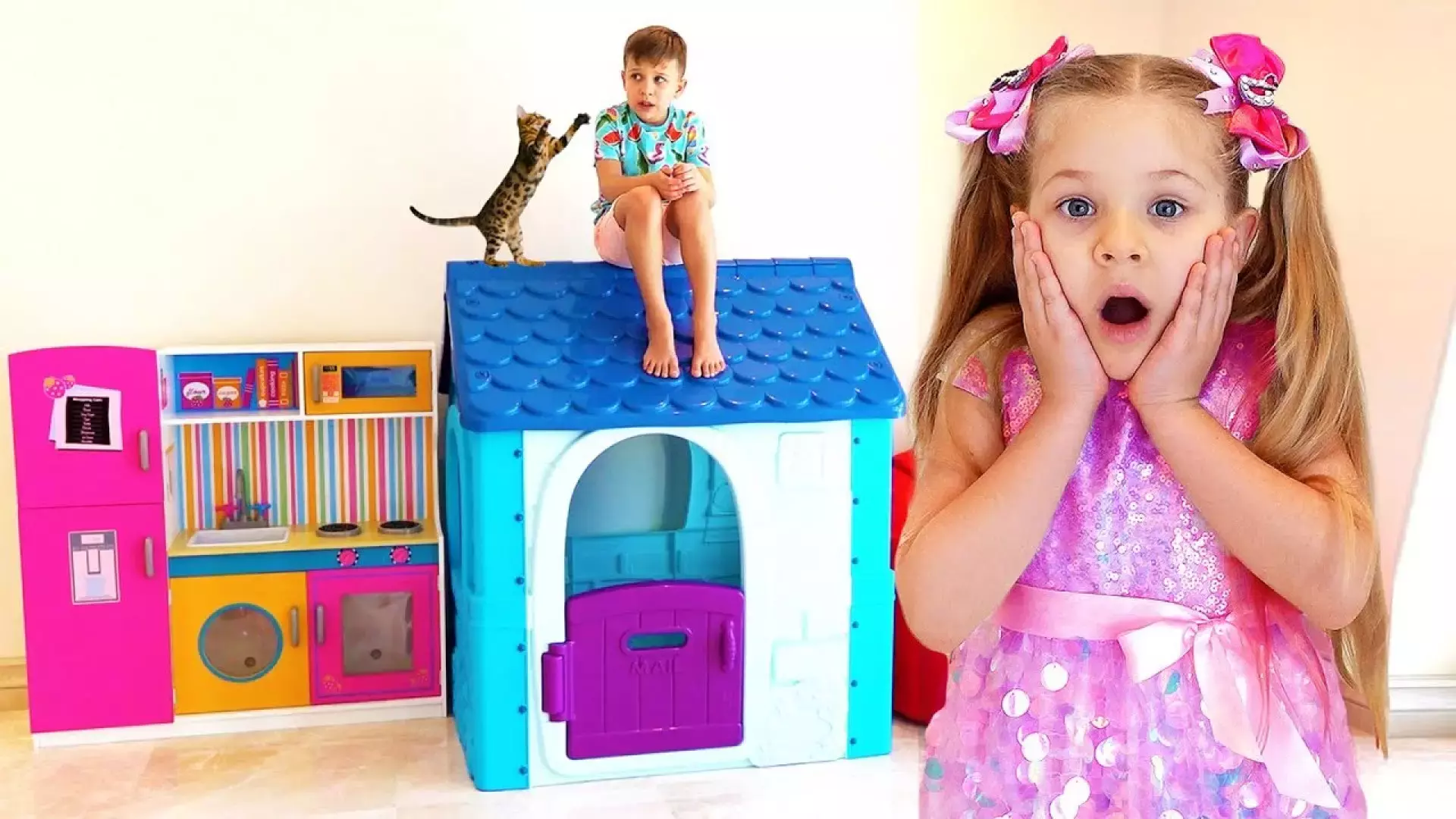 برنامه کودک دیانا و روما جدید: دیانا روما داستان های جادویی بازی می کنند!