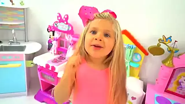 برنامه کودک دیانا و روما جدید: چگونه پشمک خوشمزه بسازیم؟