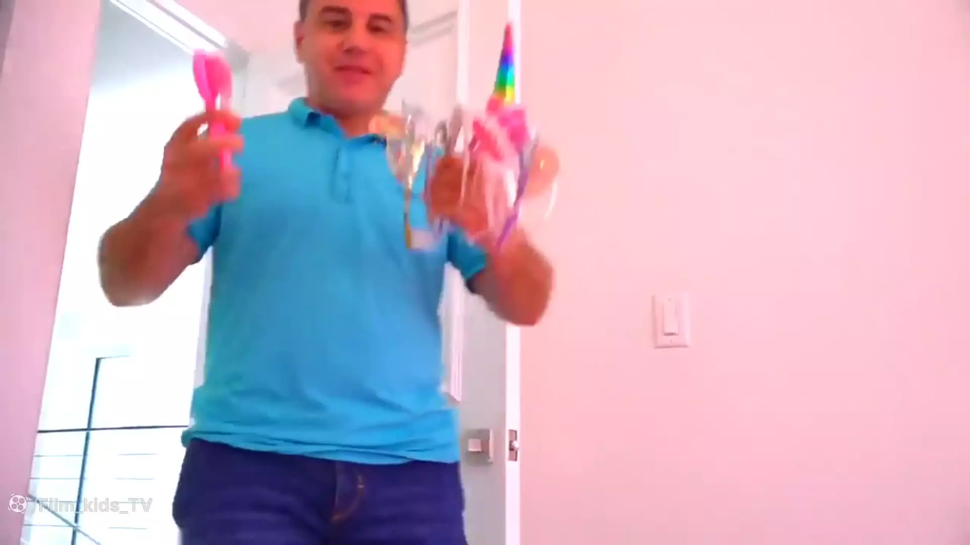 ناستیا بابایی: دنیای رنگارنگ لوازم آرایشی برای دختران