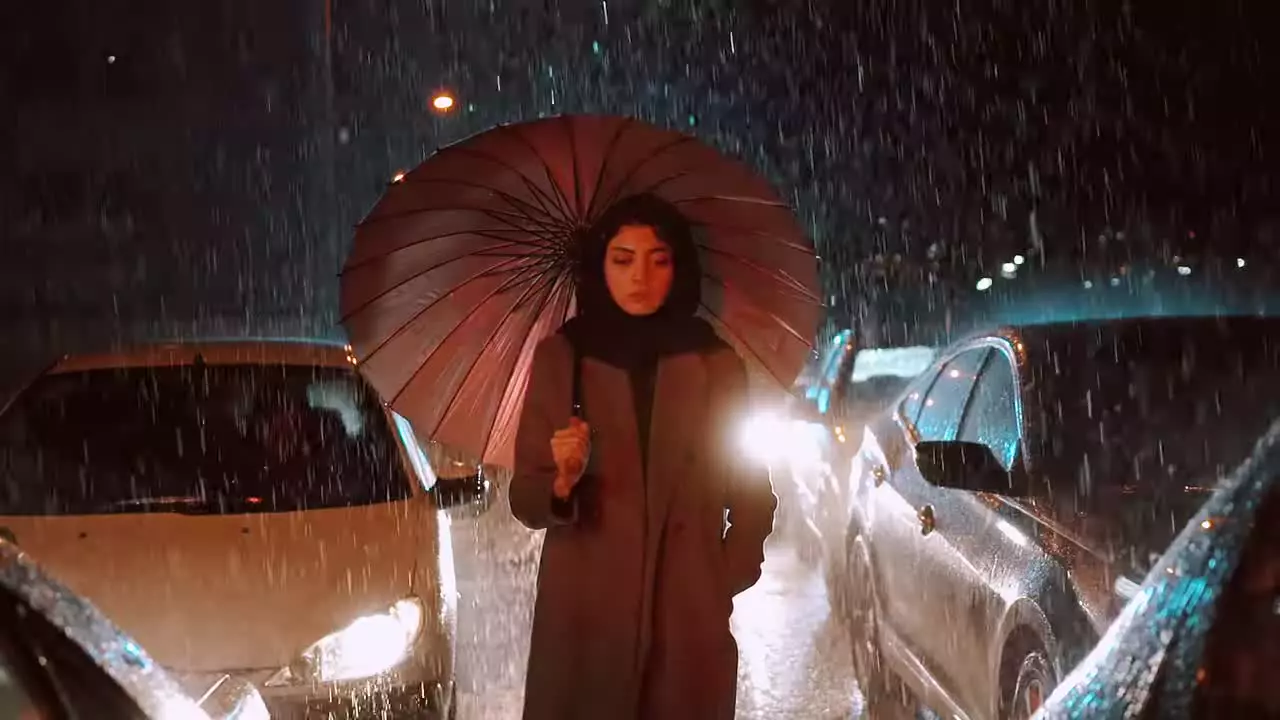 موزیک ویدیوی احسان خواجه امیری آهنگ بارون خیابونارو میبنده