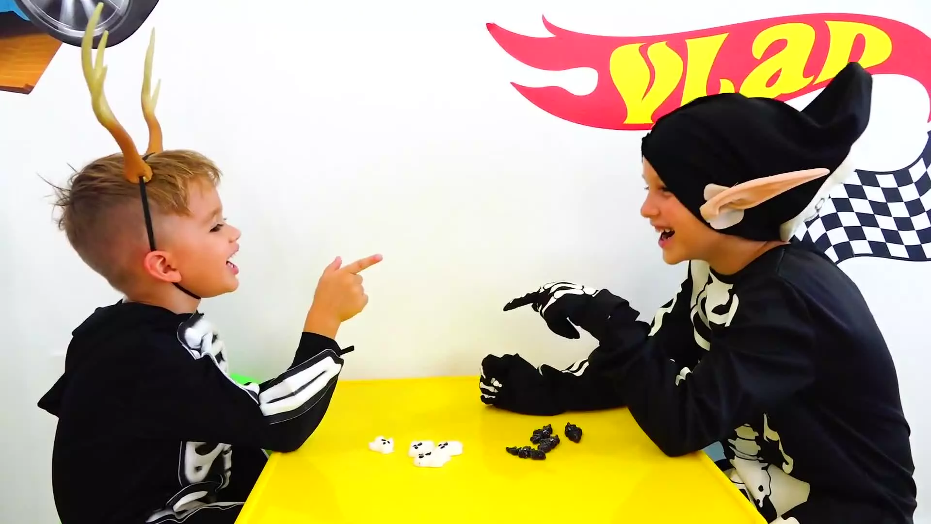 برنامه کودک ولاد و نیکی : داستان های بازی هالووین و حقه های ولاد