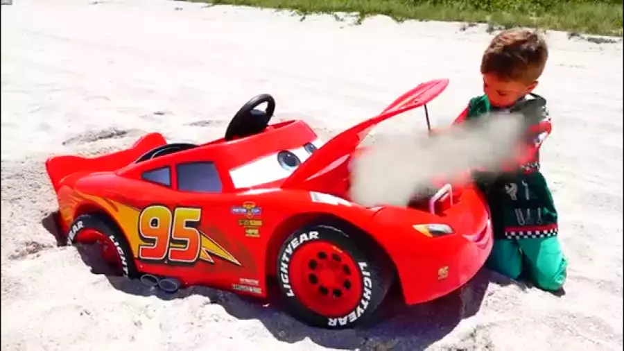 ولاد و نیکی و ماشین سواری در ساحل ولاد و نیکی کمک به دوست ولاد و نیکی