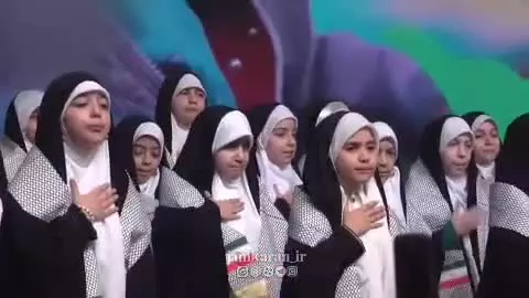 دختراتو ببین، پرچم سه‌رنگ رو میبرن به آسمون ...