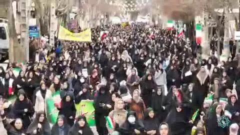 کلیپ هوایی | حضور پرشور و بی‌سابقه مردم شهرستان صحنه در راهپیمایی یوم‌الله ۲۲ بهمن