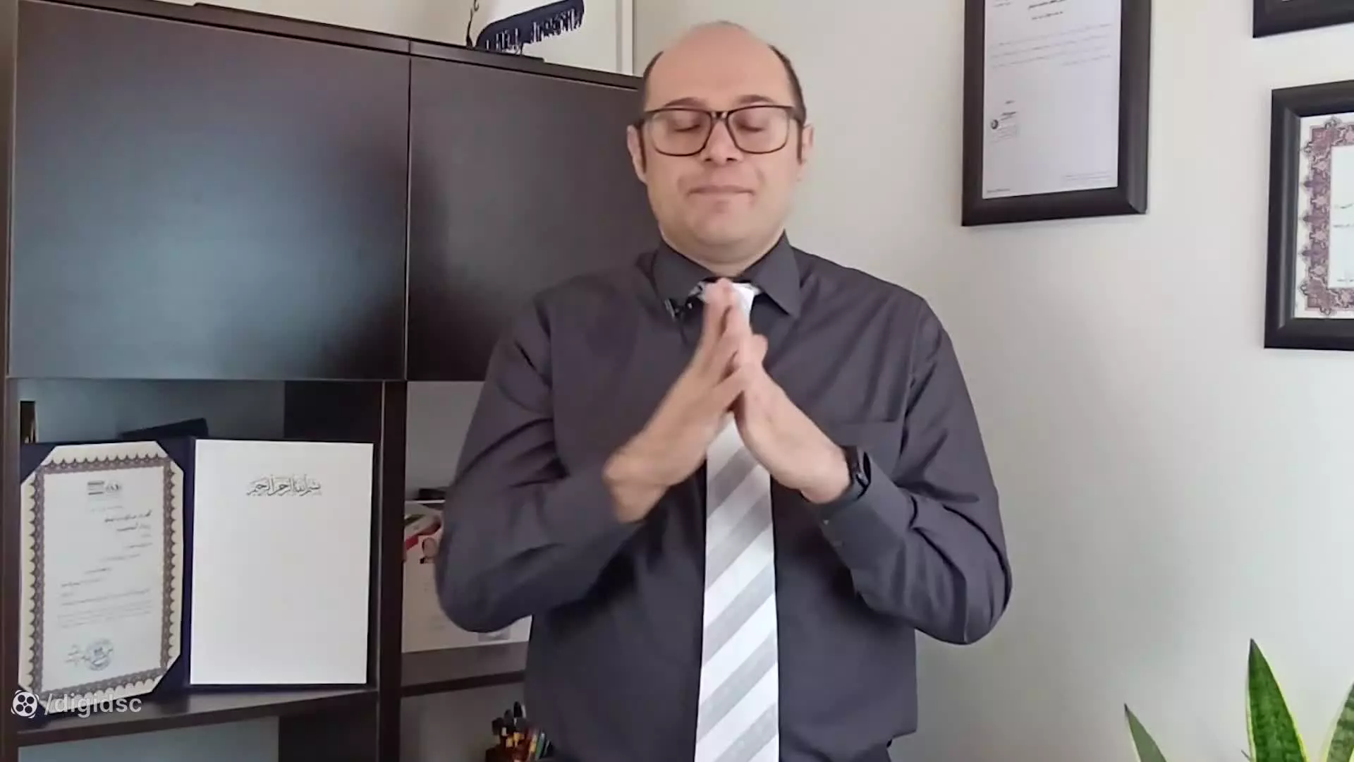 ما نماینده رسمی برند والنسیا (Valencia) هستیم