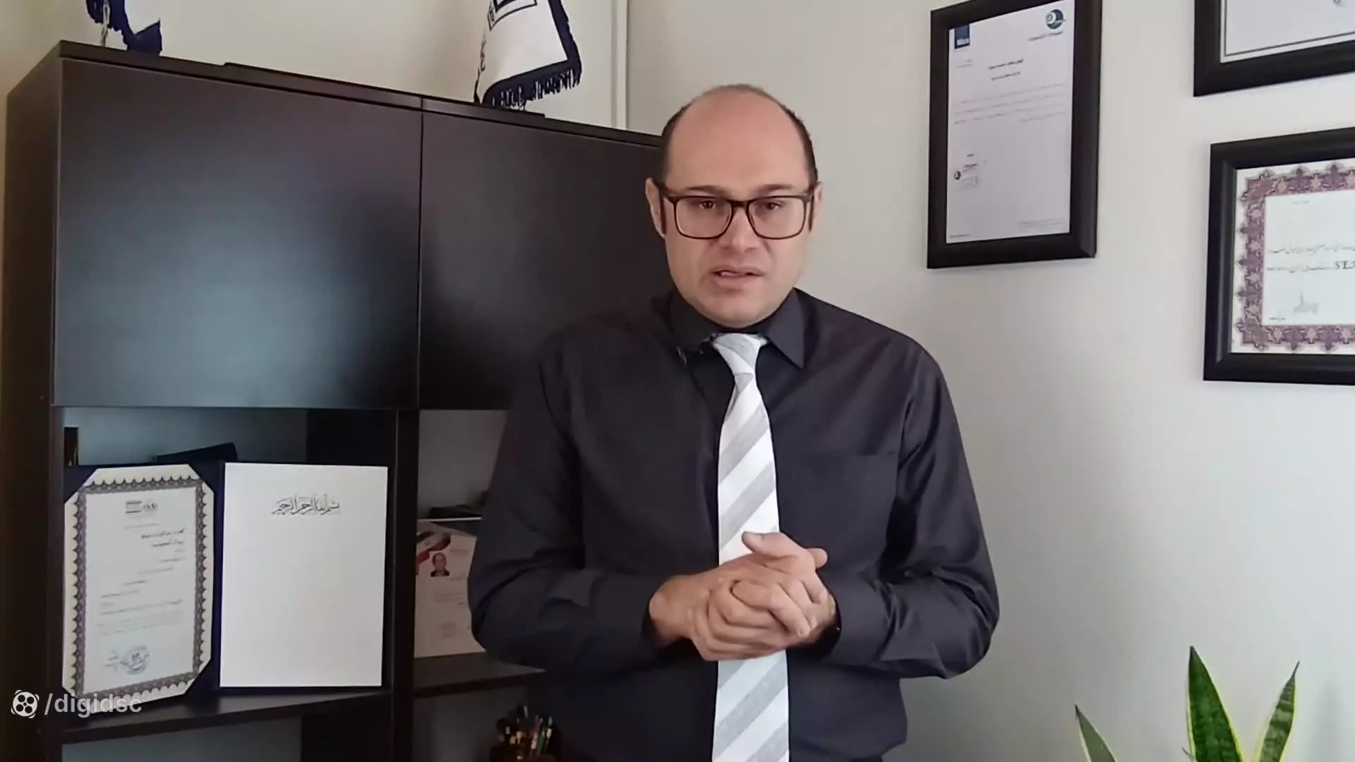 ما نماینده رسمی برند الاروی (Elaroy) هستیم