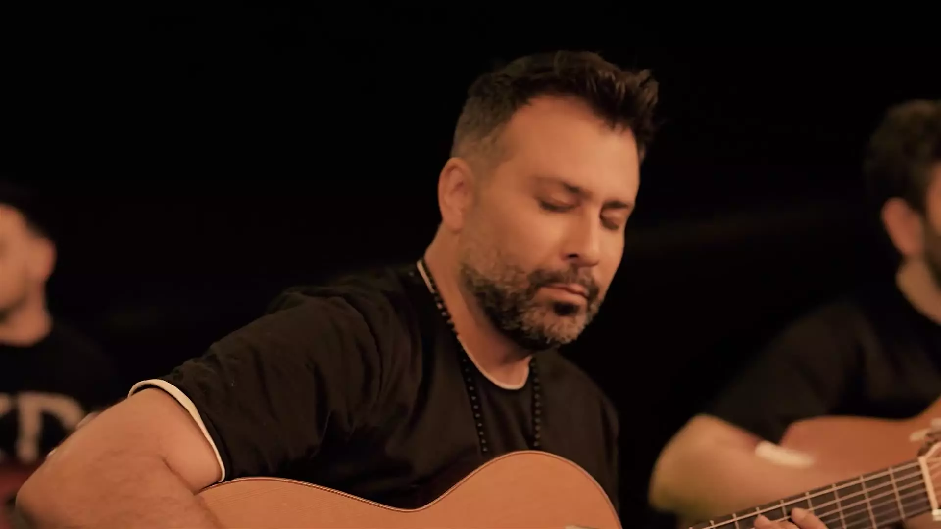 موزیک ویدوی آهنگ تنها فرزاد فرزین