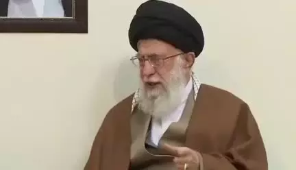 امام خامنه‌ای:🔴 مسئولین رسمی را دور بزنید...