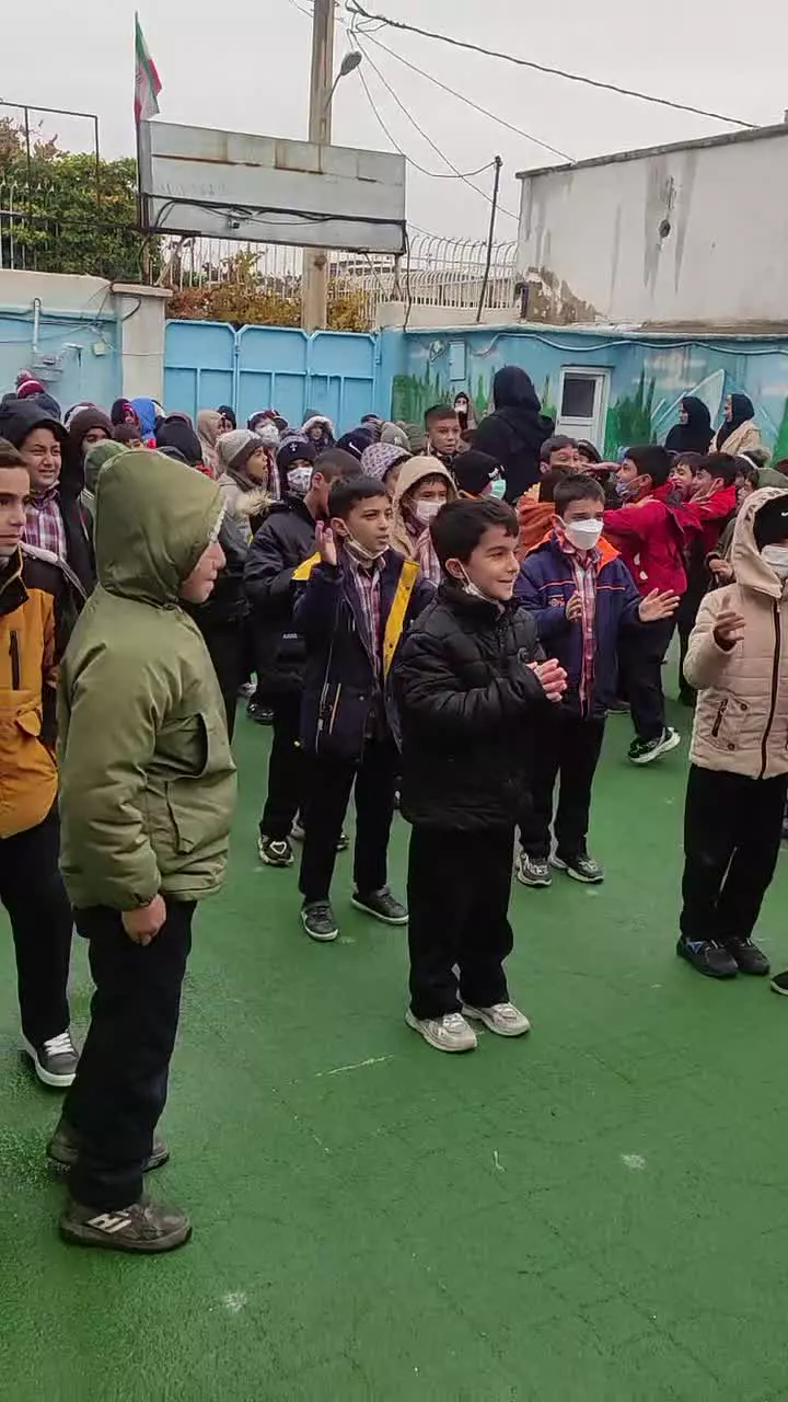 اجرای جذاب رزیتا دغلاوی نژاد (خاله فرشته مهربون) در مراسم شب یلدا (دبستان پسرانه پرتو امید)