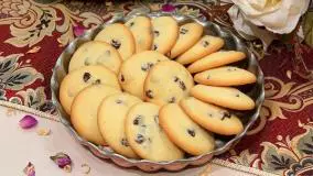 طرز تهیه شیرینی کشمشی بازاری نرم و خوش‌عطر در خانه