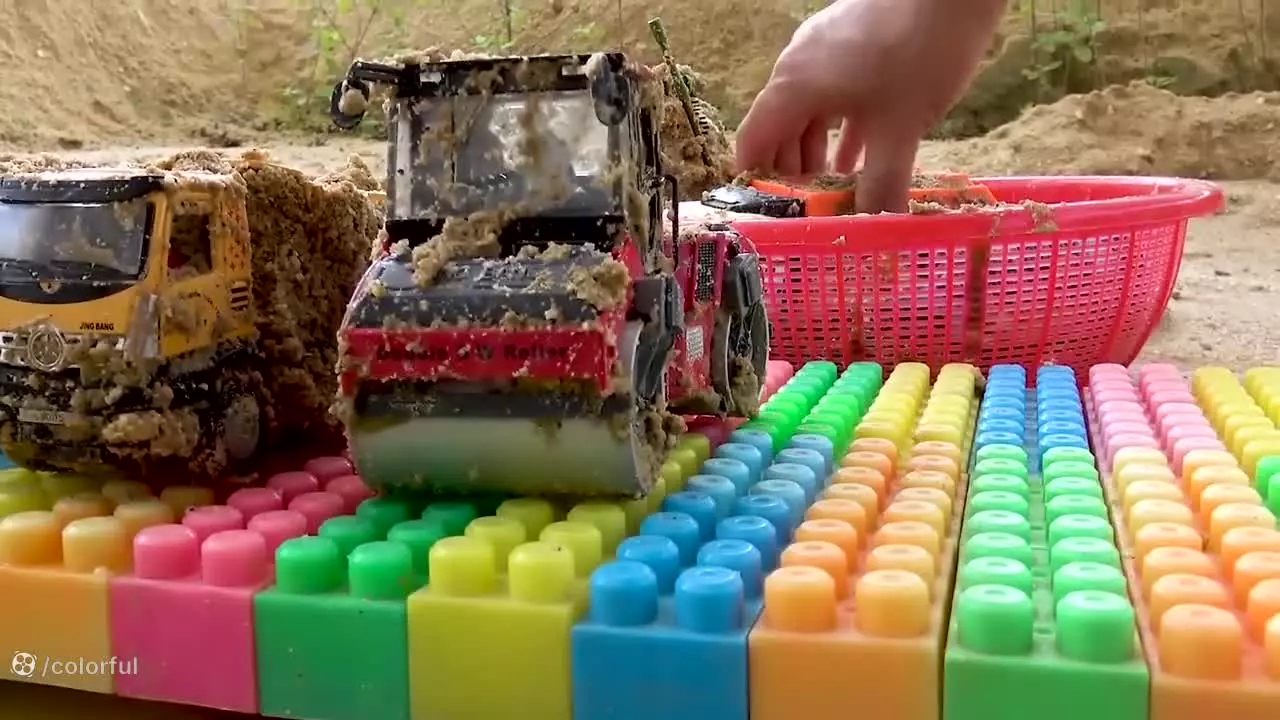 دنیای شگفت‌انگیز ماشین‌های رنگی: کارتون‌های کودکانه جذاب صورتی