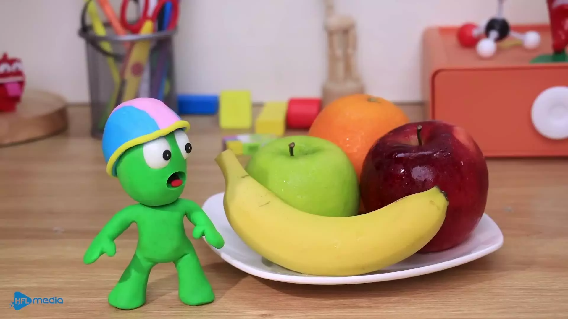 انیمیشن استاپ موشن - کارتون خمیری و مرد عنکبوتی - کارتون کودکانه