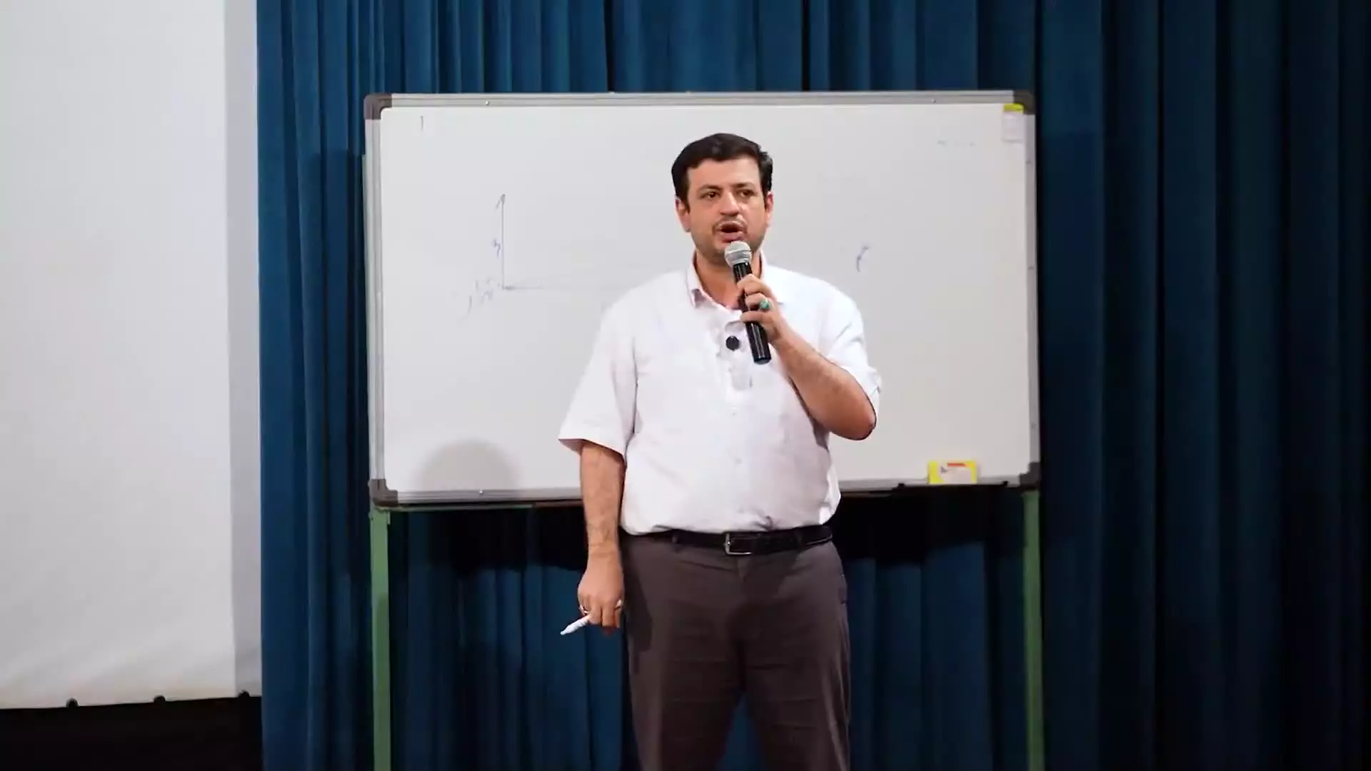 سخنرانی استاد علی اکبر رائفی پور  هرچیزی که باید در مورد اقتصاد ایران بدونید