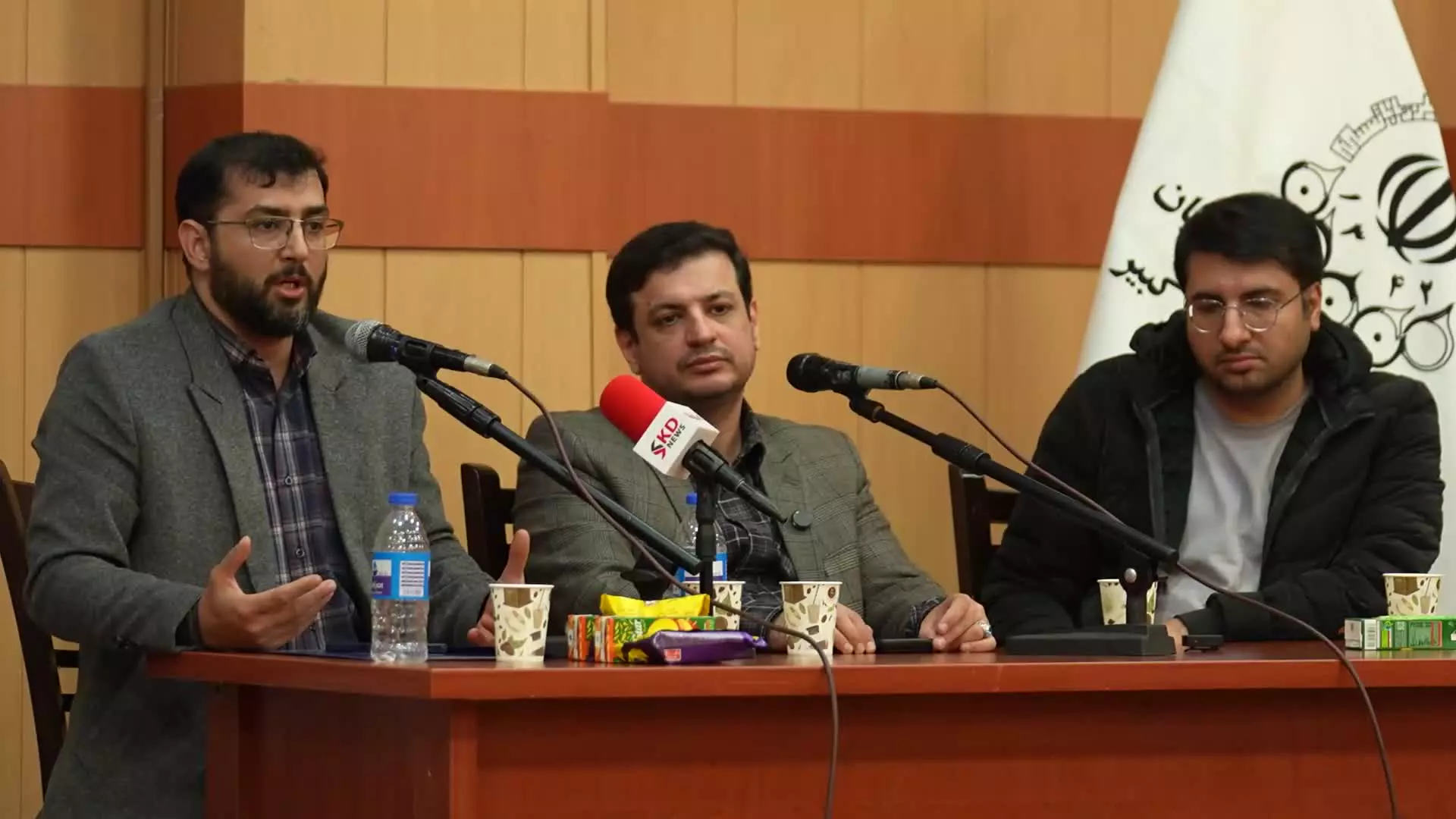 سخنرانی استاد علی اکبر رائفی پور   از وام‌های کلان تا زندان؛ داستان ناگفته فساد بانکی در ایران