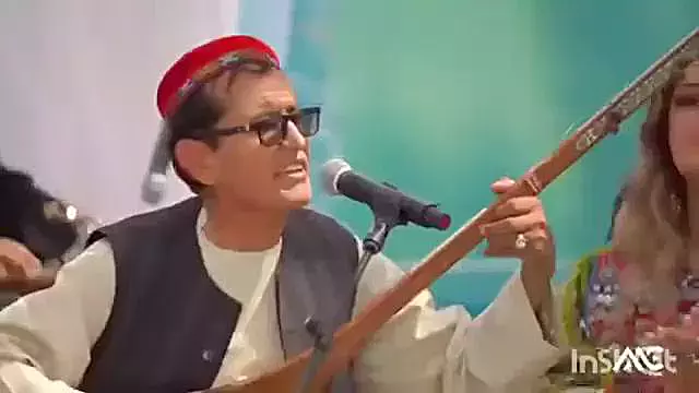 عجب دنیاست این دنیا با صدای اصلی