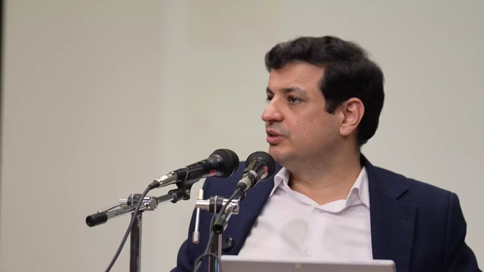 سخنرانی جنجالی رائفی پور همراه با پرسش و پاسخ و مناظره با دانشجویان در روز دانشجو