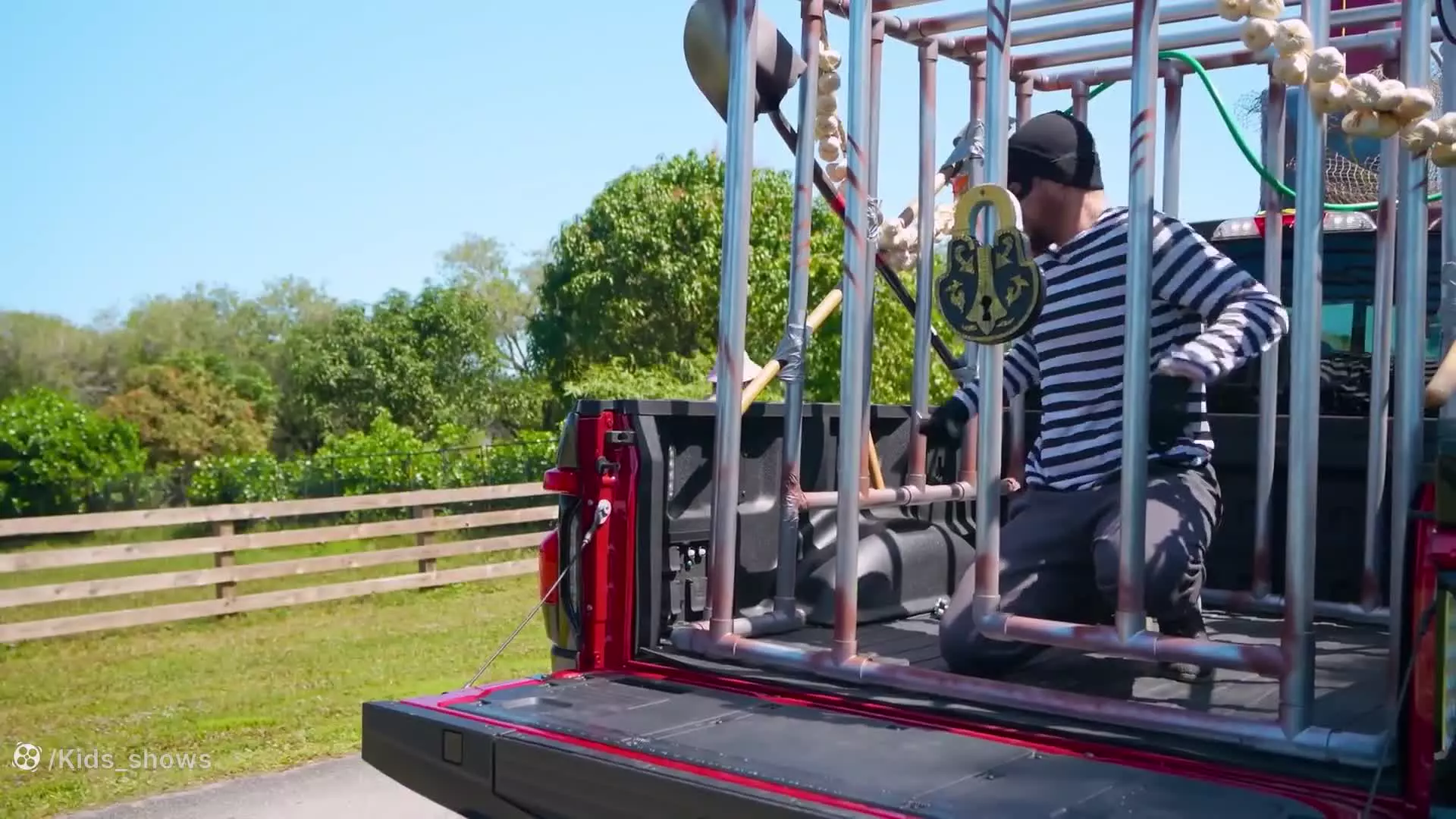 ناستیا جدید - ناستیا و استیسی - برنامه کودک ناستیا و استیسی - فرار از سارق