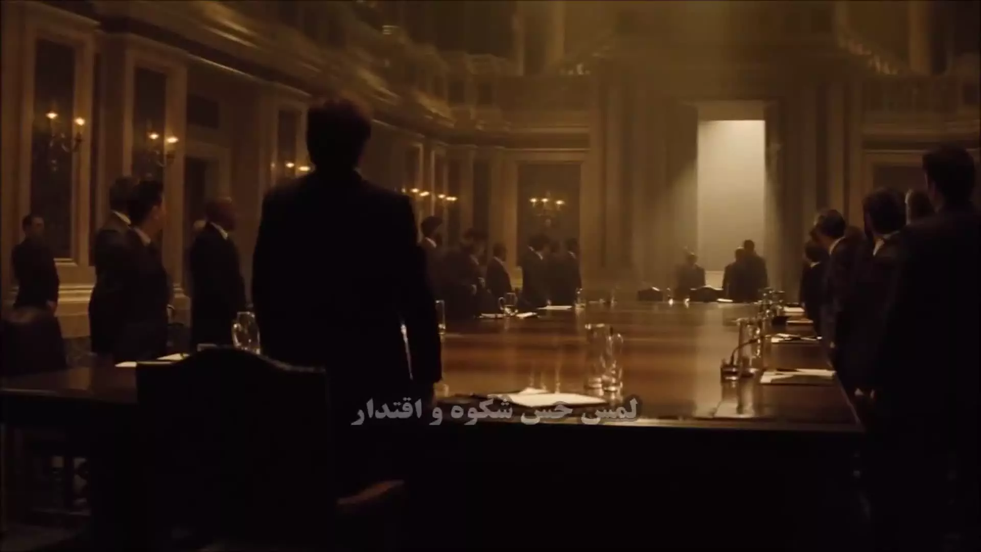 کتابی که در قالب رمان_فیلمنامه نوشته شده: بر فراز راز