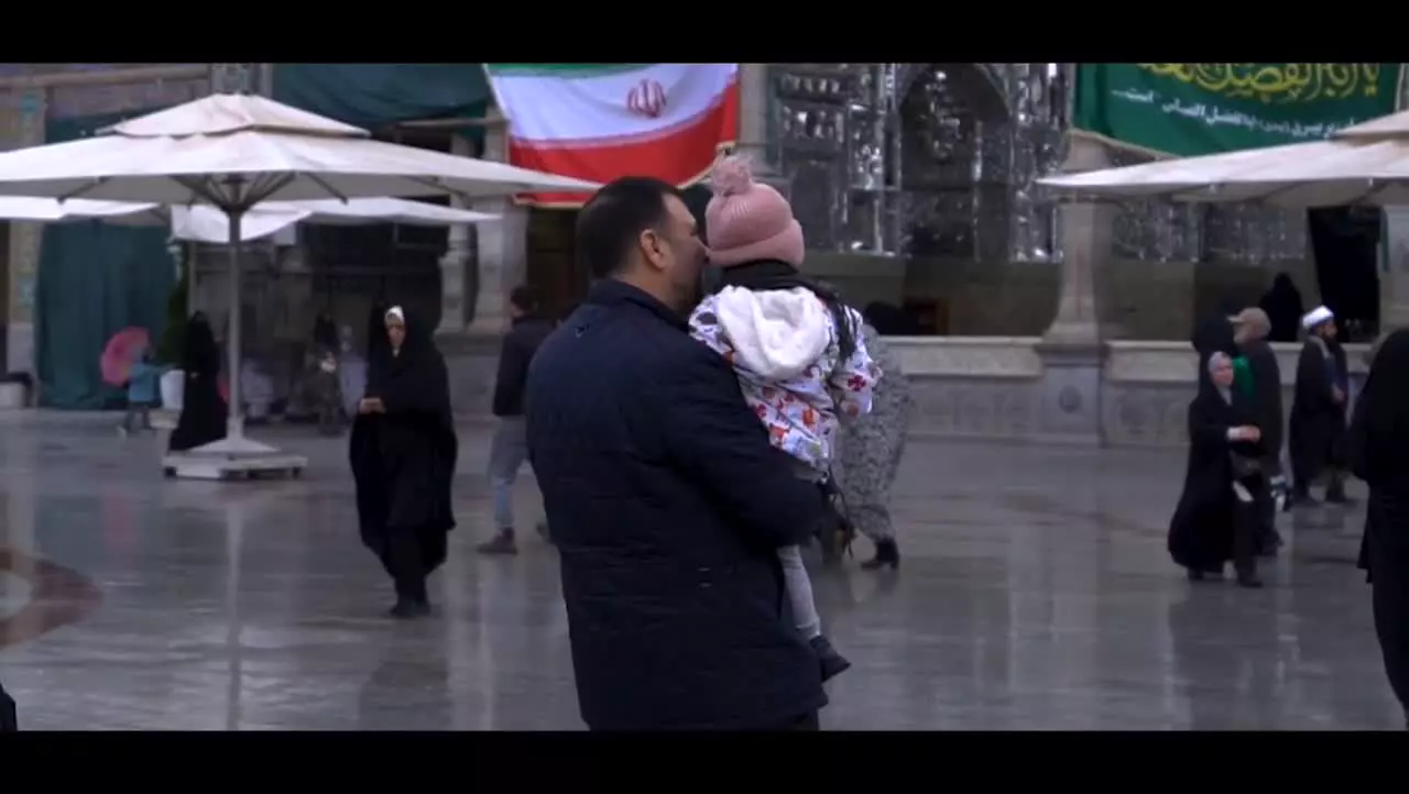 زیر باران، صحنِ تو امن‌ترین جای دنیاست...