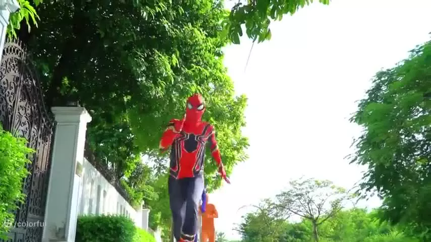 نبرد مرد عنکبوتی و اسپایدرمن | مرد عنکبوتی نبرد جدید در جنگل spiderman