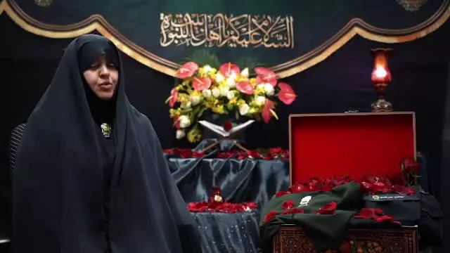 روایتی دیدنی از خدمت دختر رهبر شهیدمان؛ شهیده سیده بشری حسینی خامنه‌ای در حرم مطهر امام رضاﷺ