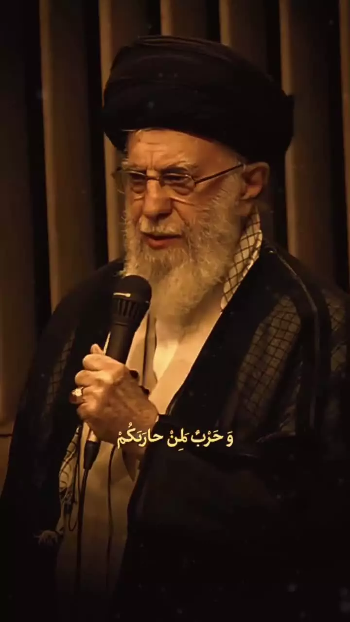 فرمود: کارزار میان جبهه حسینی و جبهه یزیدی، تمام‌نشدنی و ادامه دارد...