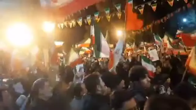 تجمع مردم قم برای استقبال از پیکر مطهر شهید علی لاریجانی در میدان امام خمینی